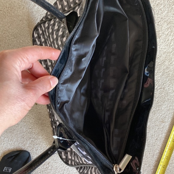 5/20🔴 NWT 2 matching Totes Bags Black And White Zippers Handles Bundle - Picture 8 of 10